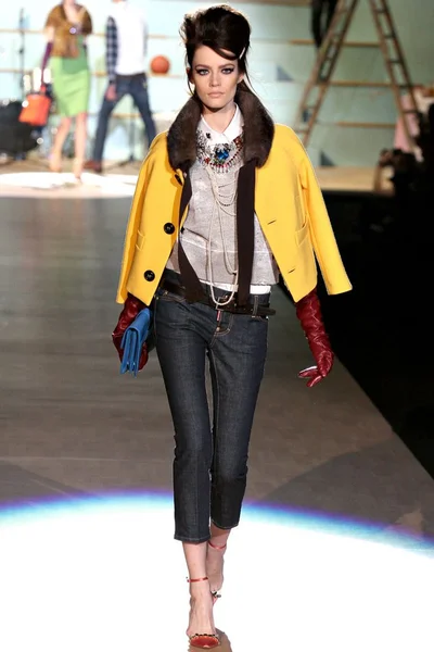 Look 17